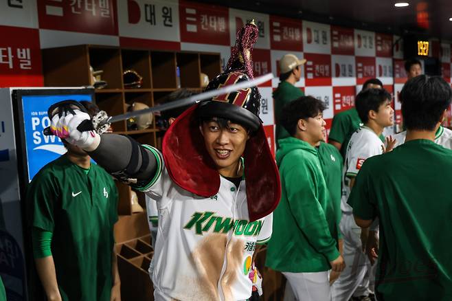 이정후가 귀띔한 송성문 MLB행 가능성...히어로즈표 6번째 빅리거 등장 기대