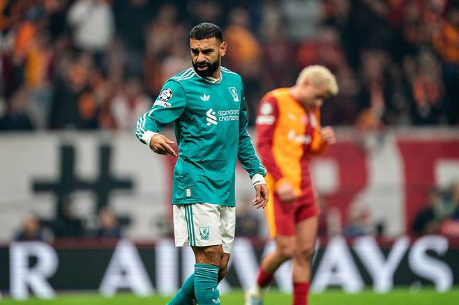 SON은 미국가서 행복한데…박수칠 때 안 떠난 살라 ‘충격 부진’→리버풀 패배 원흉으로