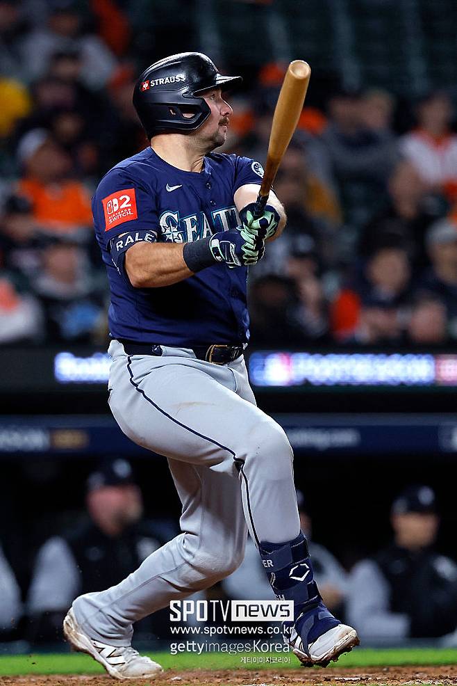 '디트로이트 관중들 자리 떴다' 시애틀 8-4 승리로 ALDS 2승 1패…랄리 가을 첫 홈런 폭발