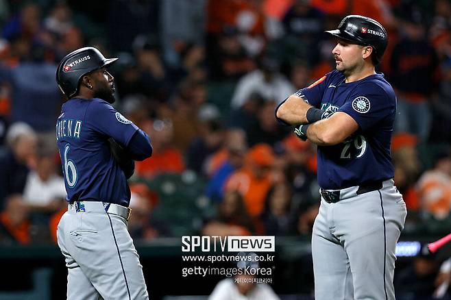 '디트로이트 관중들 자리 떴다' 시애틀 8-4 승리로 ALDS 2승 1패…랄리 가을 첫 홈런 폭발