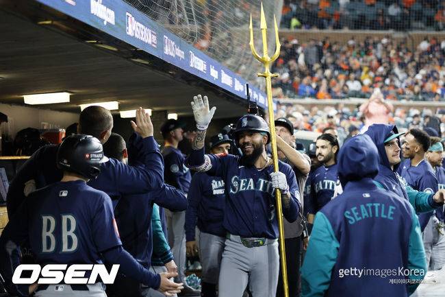 '60홈런왕, 드디어 홈런포 터졌다' 시애틀, 홈런 3방 앞세워 8-4 승리...1패 후 2연승 [ALDS]