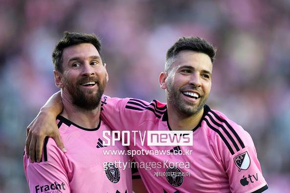 또 하나의 별이 진다 '굿바이 메시'...바르사부터 동고동락했던 알바, 축구화 벗는다