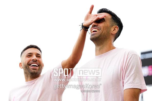 또 하나의 별이 진다 '굿바이 메시'...바르사부터 동고동락했던 알바, 축구화 벗는다