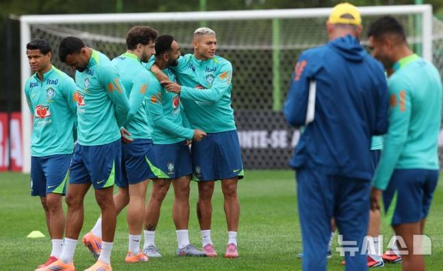 '한국전 출전 어려워졌다' EPL 뉴캐슬 소속 2명, 항공편 문제로 뒤늦게 합류