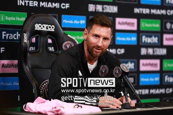 메시 ‘오피셜’ 갑작스러운 은퇴 발표에…“정말 많이 그리울 것이다, 항상 고마웠어 조르디 알바”