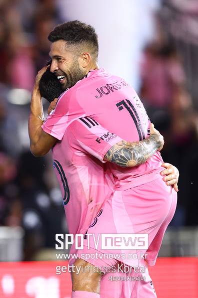 메시 ‘오피셜’ 갑작스러운 은퇴 발표에…“정말 많이 그리울 것이다, 항상 고마웠어 조르디 알바”