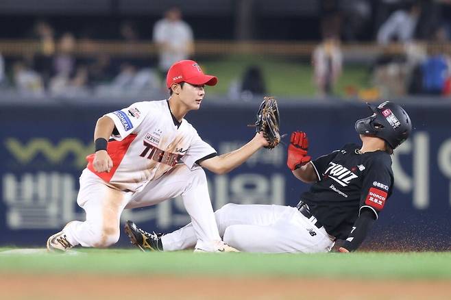 KIA ‘포스트 박찬호’ 후보 하나 더 떴다… 현금 주고 받은 어음, 까봤더니 영수증이 아니었다