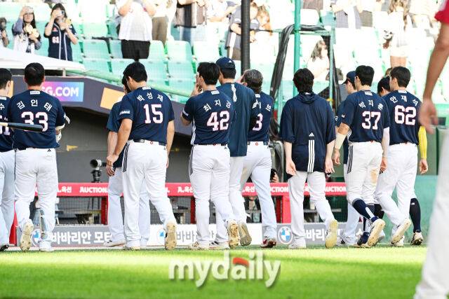 이승엽 떠나고 4개월, 두산은 여전히 잠잠하다…옆집 LG는 염경엽 최고대우 유력, 8개구단 2026 사령탑 확정