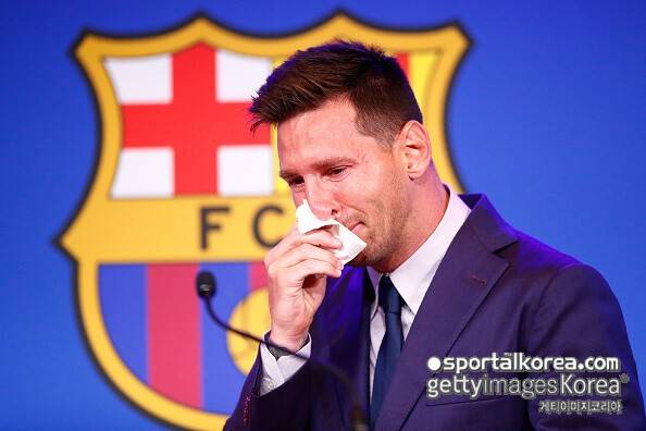 천하의 리오넬 메시, '슬픔의 작별 인사'…'은퇴 선언'하는 바르셀로나 동료들 이별에 아쉬움 토로