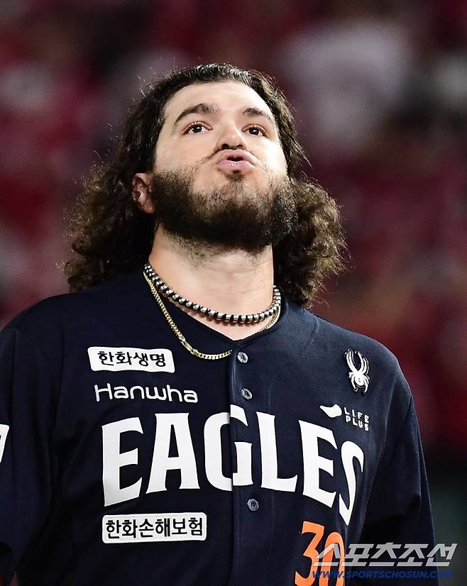 '드디어' 美 움직인다, ML 스카우트 '폰세 영입' 총력전 누가 웃을까…SF? 양키스? 열기 뜨겁네