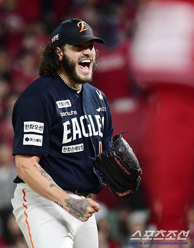 '드디어' 美 움직인다, ML 스카우트 '폰세 영입' 총력전 누가 웃을까…SF? 양키스? 열기 뜨겁네