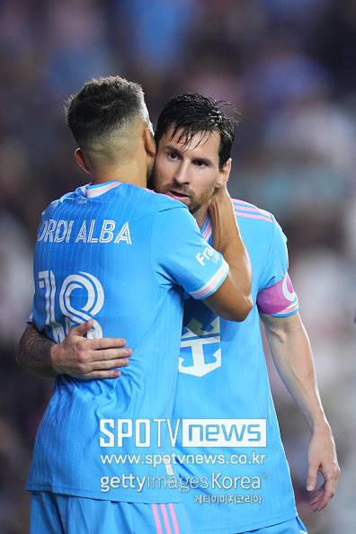 “공식성명 발표” 메시, 갑작스러운 은퇴 오피셜 이후 SNS 글 남겨 “정말 이상한 기분, 그동안 많이 고마웠다, 믿기지 않아 알바”