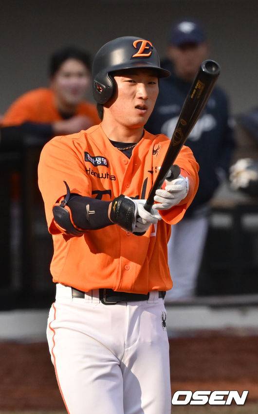 한화, 2018년 PS 마지막 선발투수 방출했다…박성웅 포함 7명에게 재계약 불가 통보