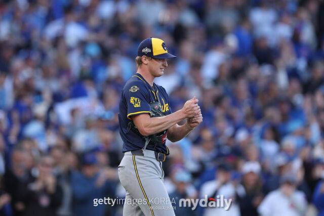 13승 에이스 ⅔이닝 4실점 충격 강판, 밀워키 졌다…'패패승' 컵스 반격 시작, 1회 4점으로 끝냈다