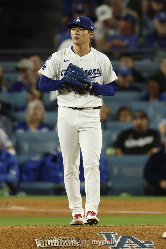 '4회부터 난타' 야마모토 5회도 못 버텼다, 4이닝 3실점 조기 강판 '다저스 NLCS행 하루 미뤄지나'