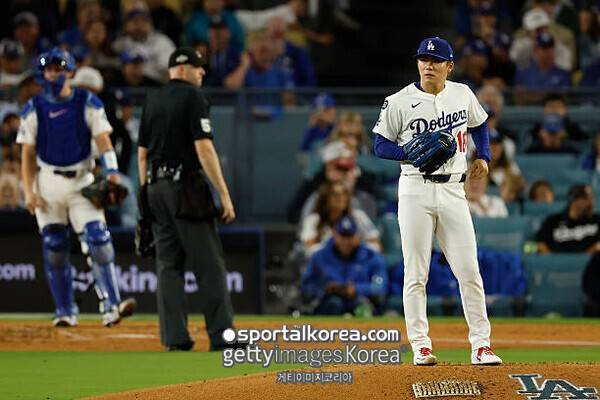 '이럴 수가' 4615억 에이스가 와르르, 56홈런 거포 넘지 못했다…5회도 못 채우고 조기 강판, 다저스 NLCS행 미뤄질까
