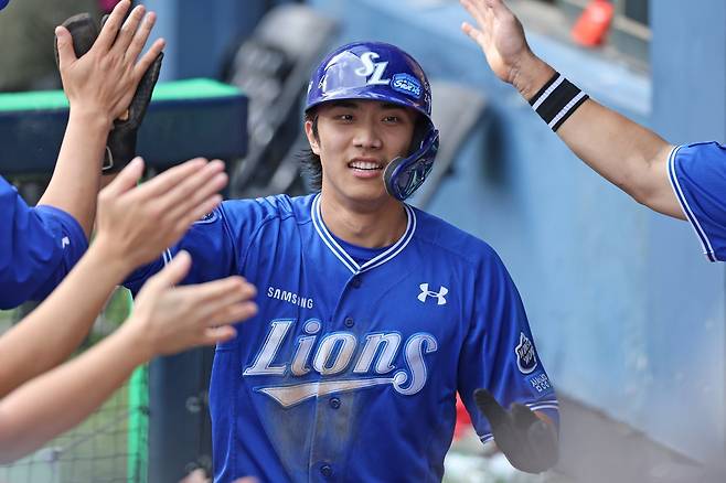 ‘역대 최초 PS 1회초 선두타자 초구 홈런’ 주인공은 삼성 이재현 [준PO 1차전]