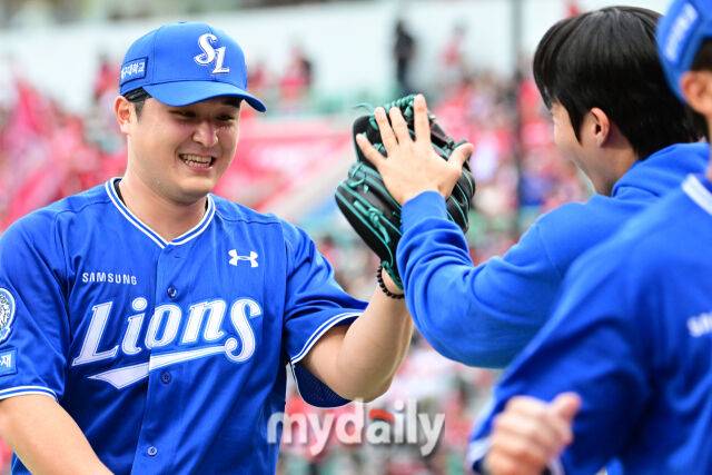 '와 미쳤다' 70억 FA KKKKKKKK PS 첫 승 감격, 이재현 김영웅 쾅쾅+디아즈 3안타…삼성 기선제압, 화이트 무너졌다 [MD인천 준PO1]