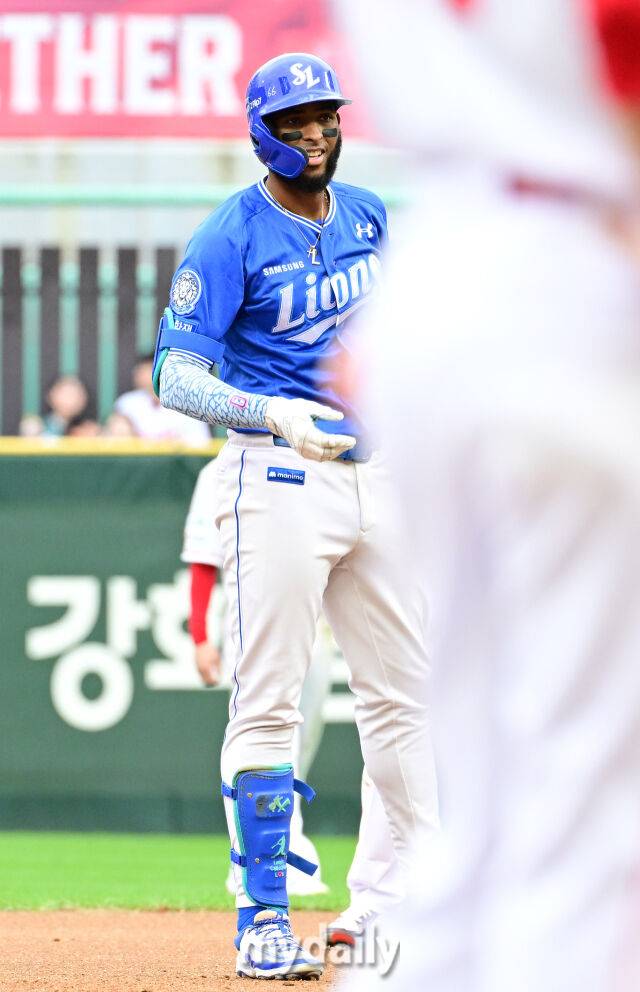 '와 미쳤다' 70억 FA KKKKKKKK PS 첫 승 감격, 이재현 김영웅 쾅쾅+디아즈 3안타…삼성 기선제압, 화이트 무너졌다 [MD인천 준PO1]