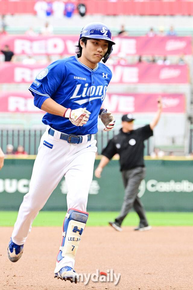 '와 미쳤다' 70억 FA KKKKKKKK PS 첫 승 감격, 이재현 김영웅 쾅쾅+디아즈 3안타…삼성 기선제압, 화이트 무너졌다 [MD인천 준PO1]