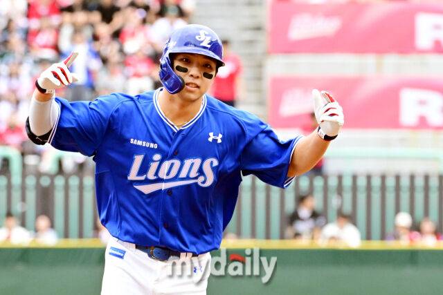 '와 미쳤다' 70억 FA KKKKKKKK PS 첫 승 감격, 이재현 김영웅 쾅쾅+디아즈 3안타…삼성 기선제압, 화이트 무너졌다 [MD인천 준PO1]