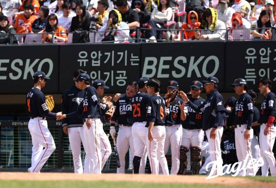 한화 이글스, 19년 만의 한국시리즈 도전…플레이오프 준비 '만전'