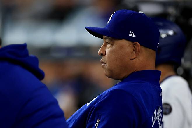 '커쇼 대참사' 로버츠 폭탄 발언, '1021억 먹튀' 경기장도 안 왔다고? 왜?