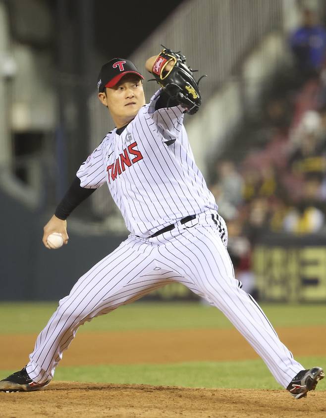 5개월 자취 감춘 14억 FA, 한국시리즈 ERA 2.31 극적 합류하나 [IS 피플]