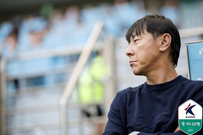 '홍명보 감독 나가고 계속 흔들린다' 홍명보OUT→1년 3개월 만에 감독 교체만 2번...울산의 파격 승부수는 통할까