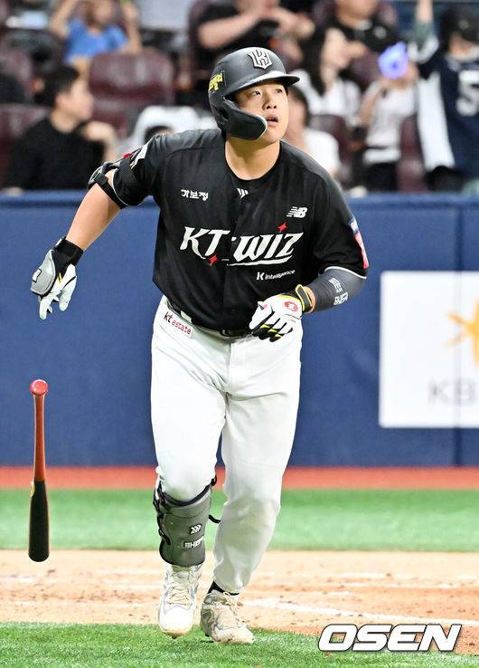 김태형 3년차에 비로소 FA 선물?…박찬호? 강백호? ‘큰 손’ 롯데가 100억 시장에 참전하나