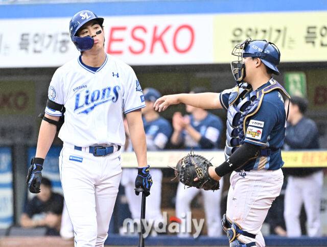 50홈런 괴물도 살아나고, 삼성도 승리했는데…'가을야구 .000' 120억 캡틴 어쩌나,