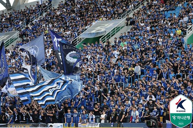 선수단은 연휴 반납, 구단도 만반의 준비? '팀 역사상 두 번째 매진' 인천, 수원전을 기다릴 수밖에 없었던 이유