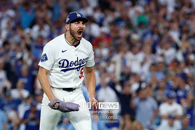 '김혜성이 발로 끝냈다' 다저스 11회 5-4 끝내기, NLCS 진출…사사키 3이닝 퍼펙트+김혜성 성공 데뷔