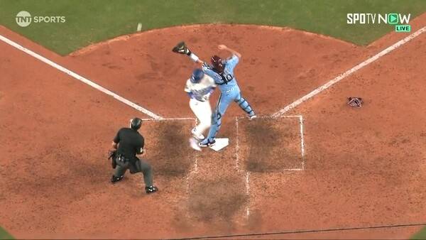 'NLDS 끝낸 끝내기 득점' 김혜성, 사실 욕먹을 플레이? '못밟았다' [스한 스틸컷]