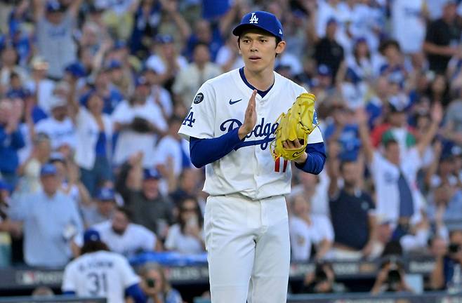 연장 접전 명승부를 허무하게 끝낸 커커링의 ‘닭발엔딩’… 다저스, 필리스 3승1패로 꺾고 챔피언십 시리즈 진출 성공