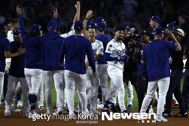 ‘김혜성 끝내기 득점’ 다저스, 연장 11회 혈투 끝 필라델피아 제압..NLCS 진출