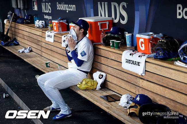 로버츠가 사사키를 마중 나가다...3이닝 퍼펙트