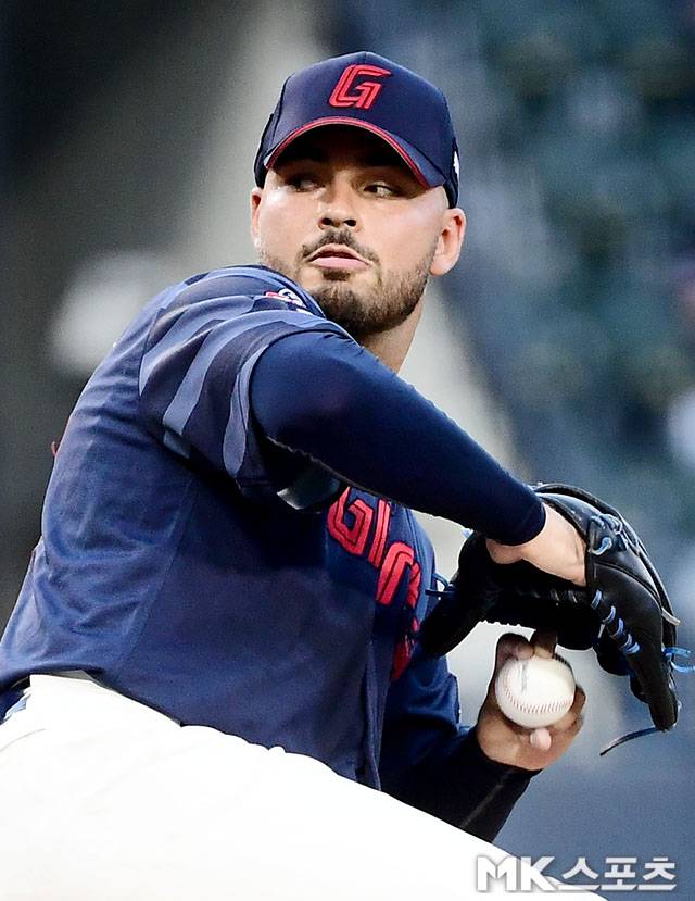 롯데, 외인 투수 농사는 뭐였나? 감보아 헤어질 결심+퇴출 데이비슨 GG 후보