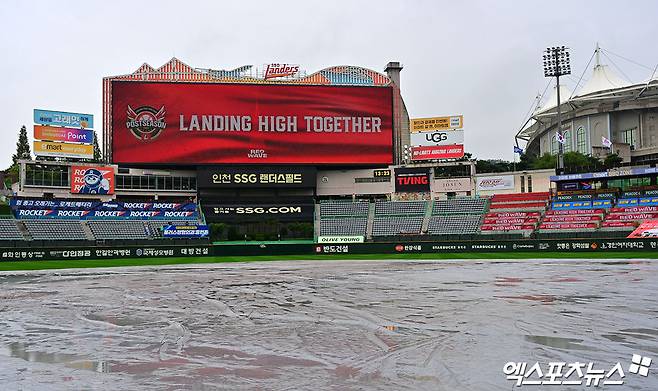 하늘이 SSG 돕는다?…비 내리는 인천, 준PO 2차전 개시 가능할까 [준PO2]