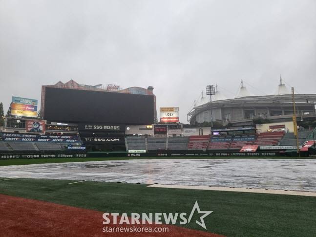 준PO 2차전 우천취소→한화만 웃는다, 하루 휴식에도 SSG-삼성은 울상 [인천 현장]