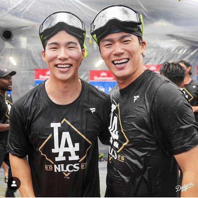 김혜성 대주자가 뭐 이리 화려해… 오타니가 포효하고, 야마모토가 껴안았고, 커쇼와 기념샷까지