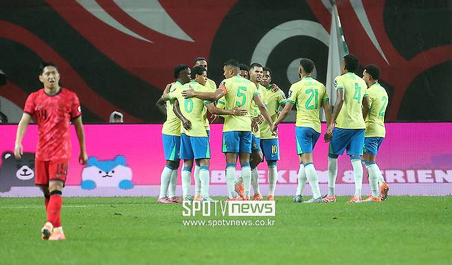 [SPO 현장] ‘손흥민이 사라졌다’ 홍명보호, FIFA랭킹 6위 클래스에 ‘탈탈’…브라질 스루패스+개인기에 스리백 무용지물 ‘고전’