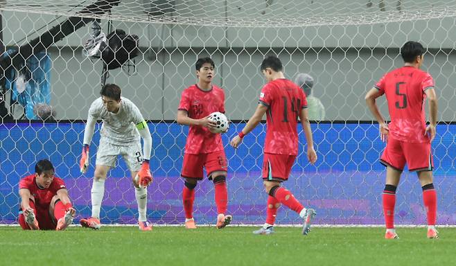 답답함 드러낸 이강인의 손짓에도…대표팀, 스루패스 한 방에 5번째 실점까지 [IS 상암]