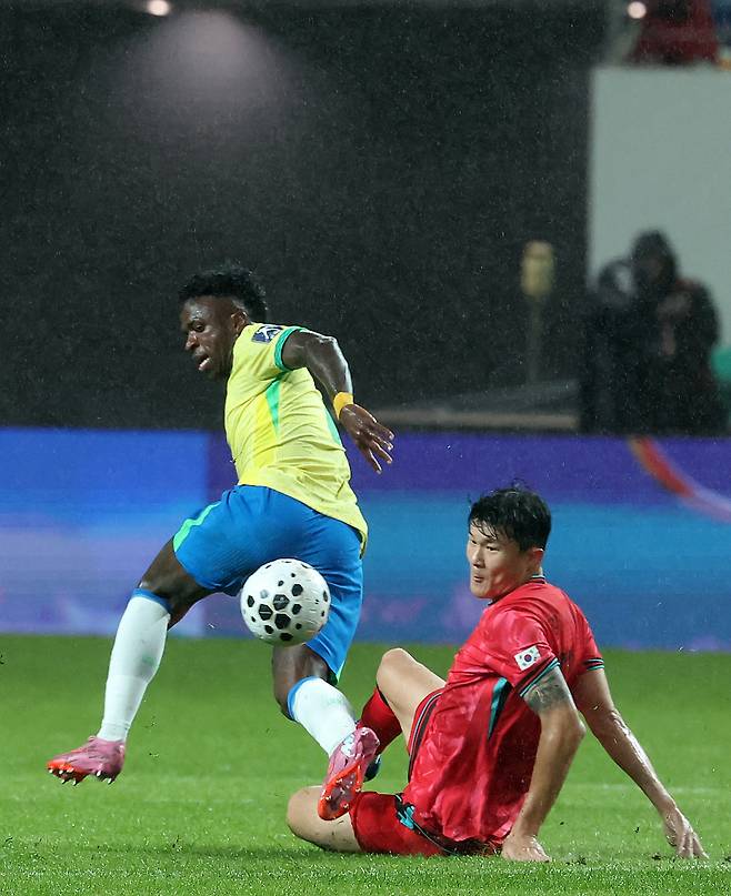 ‘아무리 브라질이지만, 이게 맞아?’ 홍명보호, ‘삼바군단’ 브라질 상대로 스리백 처참하게 무너지며 0-5 완패