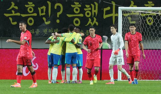 ‘아무리 브라질이지만, 이게 맞아?’ 홍명보호, ‘삼바군단’ 브라질 상대로 스리백 처참하게 무너지며 0-5 완패