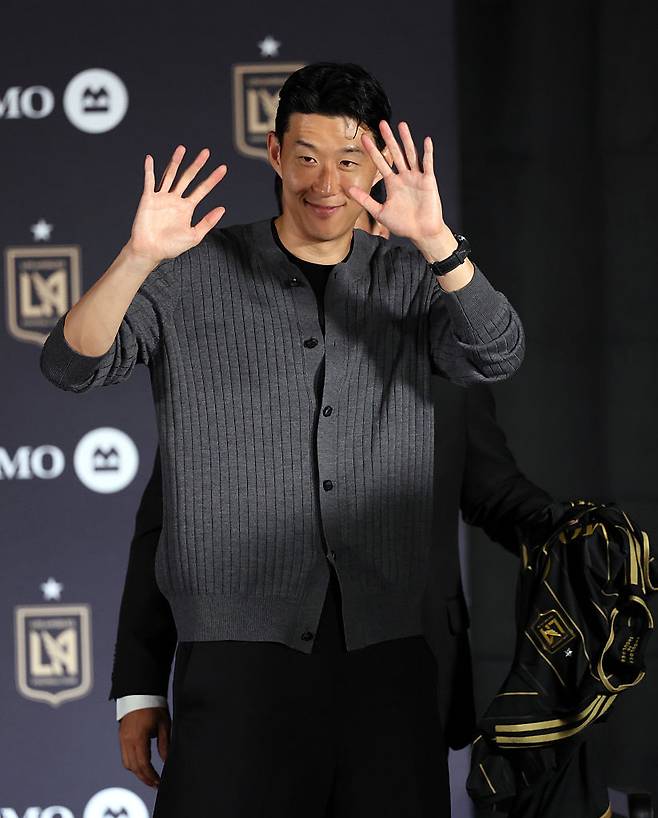 공개적으로 무한한 존경심 드러냈다, 손흥민 ‘오피셜’ 공식입장…“MLS 오는 데 있어서 영향 준 ‘축구의 신’ 메시 닮고 싶어”