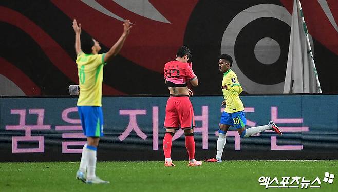 韓 축구사 '최초 굴욕' 터졌다…브라질에 사상 첫 5골 차 참패→아무것도 못했다