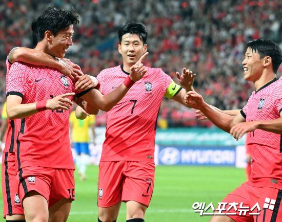 韓 축구사 '최초 굴욕' 터졌다…브라질에 사상 첫 5골 차 참패→아무것도 못했다
