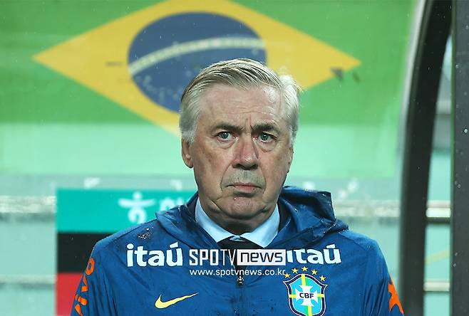 홍명보 감독에게 모자 벗고 예의 갖춘 안첼로티→66세에도 90분 내내 서 있었다...서울에서 본 명장의 품격 [SPO 현장]