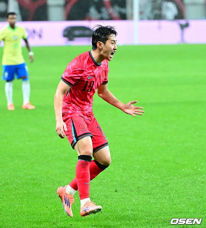 이강인 눈물겨운 '독박축구'... 브라질전 '텅 빈' 중원→답답함에 허공에 손짓만